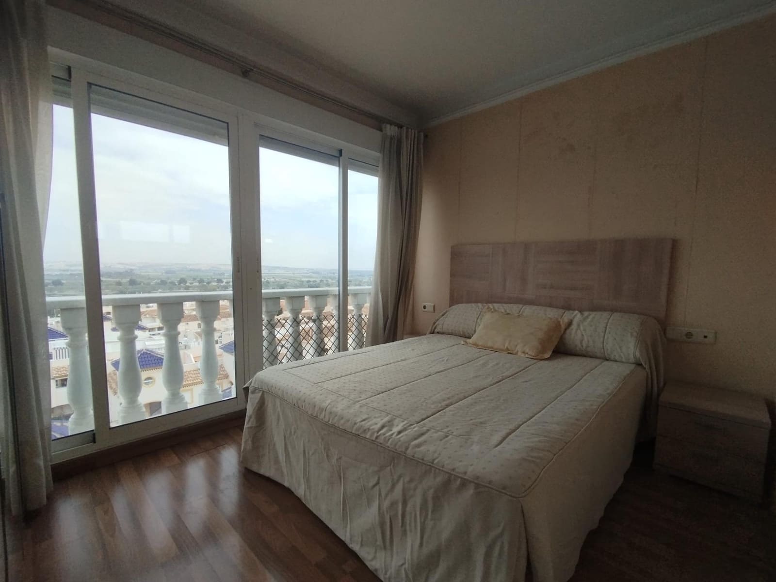 Ático de 4 habitaciones en Guardamar del Segura en venta con piscina - 189.900 € (Ref: 9395926)