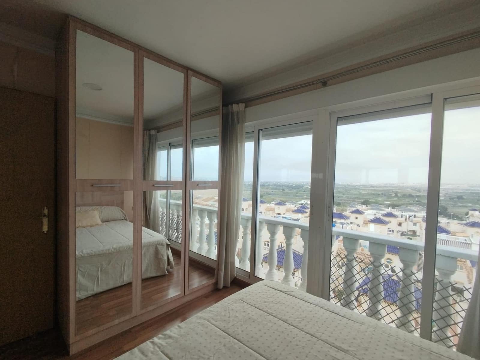 Ático de 4 habitaciones en Guardamar del Segura en venta con piscina - 189.900 € (Ref: 9395926)