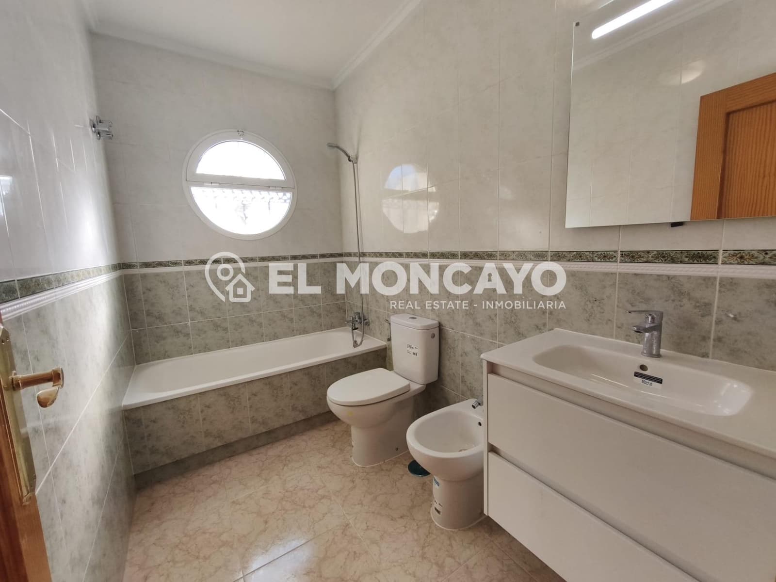 3 slaapkamer Rijtjeshuis te koop in Orihuela met zwembad - € 230.000 (Ref: 9446240)