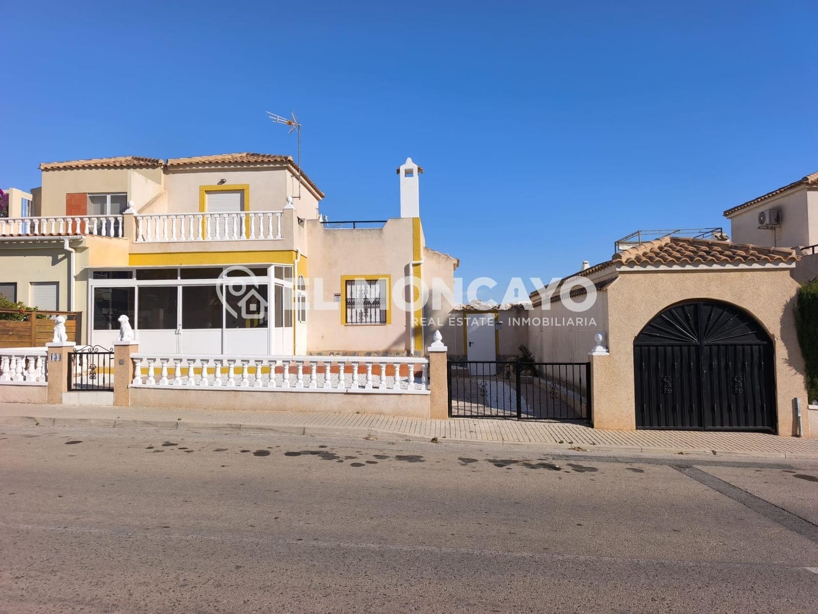 3 slaapkamer Rijtjeshuis te koop in Orihuela met zwembad - € 230.000 (Ref: 9446240)