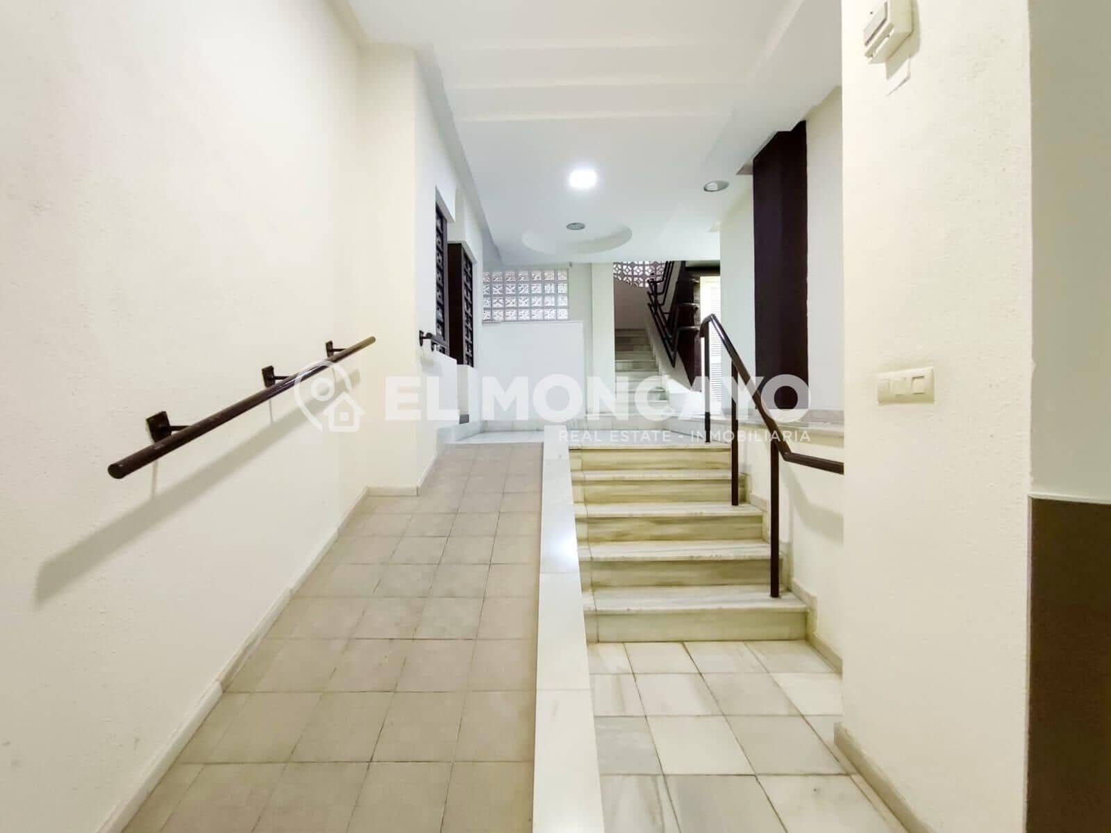 2 Zimmer Apartment zu verkaufen in La Veleta mit Pool - 159.900 € (Ref: 9449004)