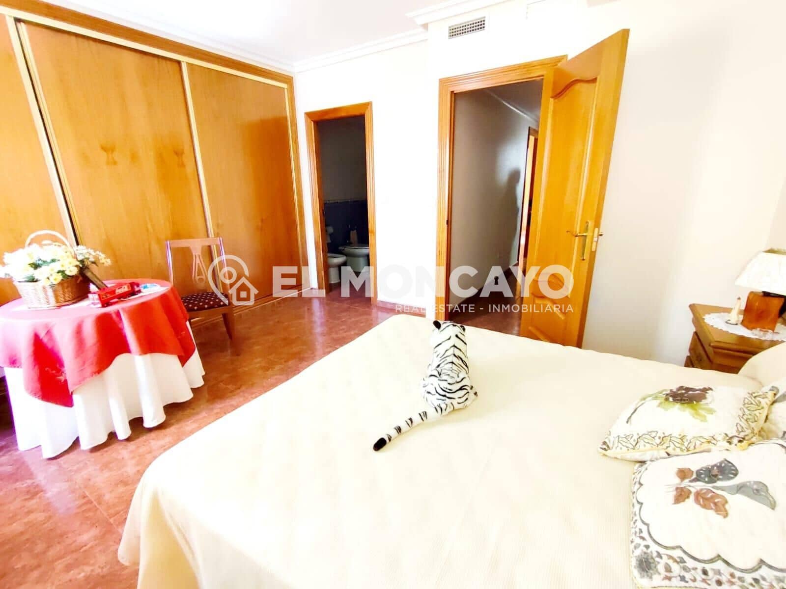 3 soverom Rekkehus til salgs i Guardamar del Segura med garasje - € 415 000 (Ref: 9468433)