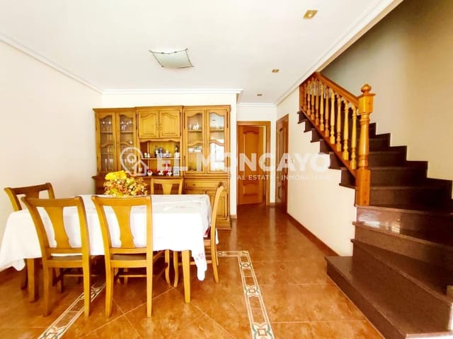 3 slaapkamer Rijtjeshuis te koop in Guardamar del Segura met garage - € 415.000 (Ref: 9468433)