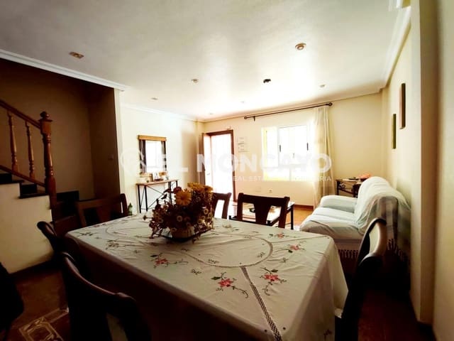 3 slaapkamer Rijtjeshuis te koop in Guardamar del Segura met garage - € 415.000 (Ref: 9468433)