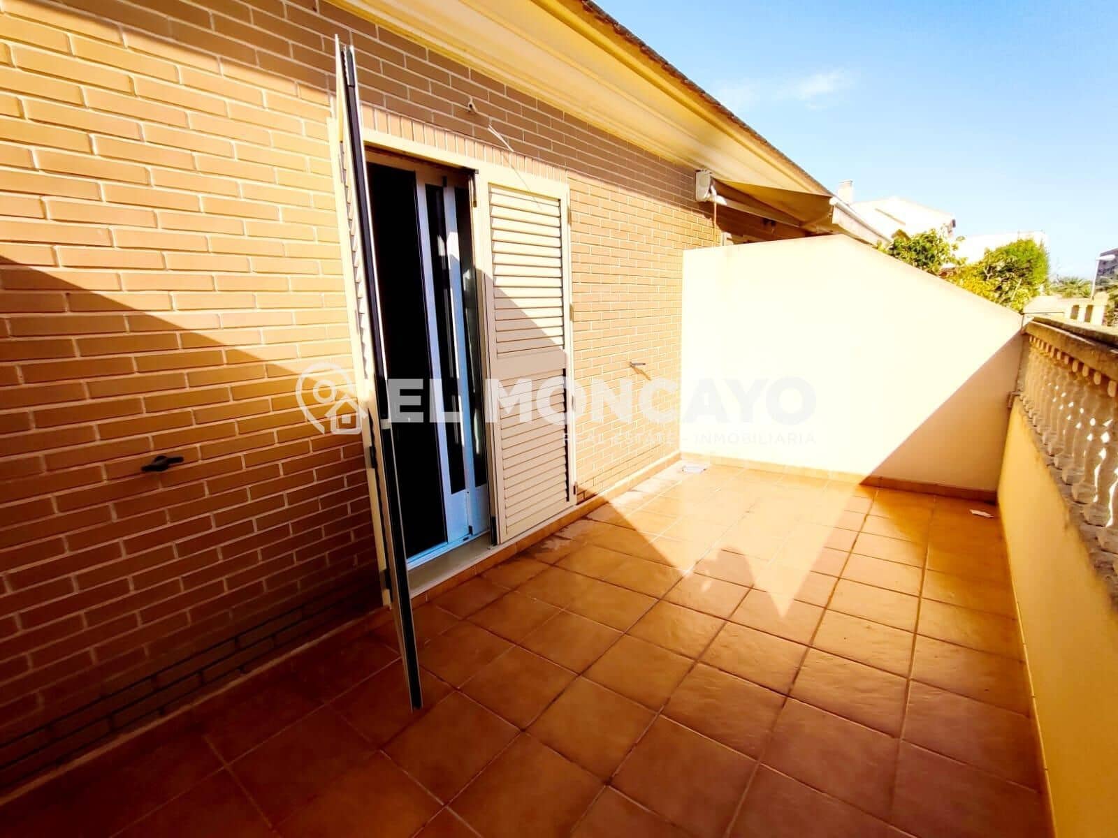 3 soverom Rekkehus til salgs i Guardamar del Segura med garasje - € 415 000 (Ref: 9468433)