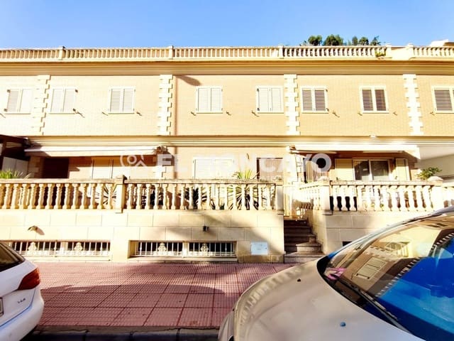 3 slaapkamer Rijtjeshuis te koop in Guardamar del Segura met garage - € 415.000 (Ref: 9468433)