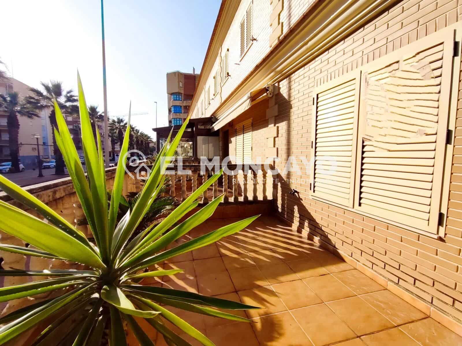 3 soverom Rekkehus til salgs i Guardamar del Segura med garasje - € 415 000 (Ref: 9468433)