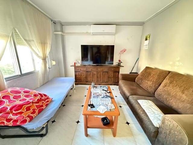 4 makuuhuone Asunto myytävänä paikassa La Marina, Elche / Elx - 120 000 € (Ref: 9502205)