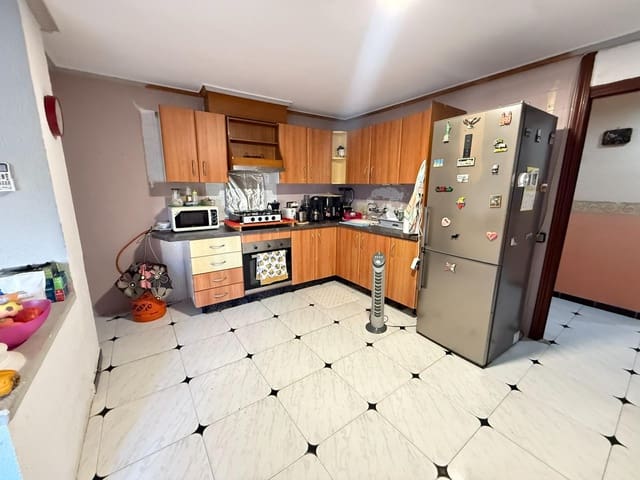 4 makuuhuone Asunto myytävänä paikassa La Marina, Elche / Elx - 120 000 € (Ref: 9502205)