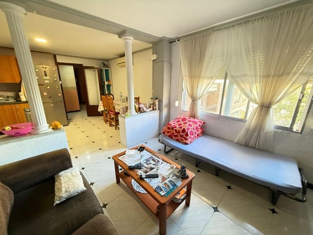 4 makuuhuone Asunto myytävänä paikassa La Marina, Elche / Elx - 120 000 € (Ref: 9502205)