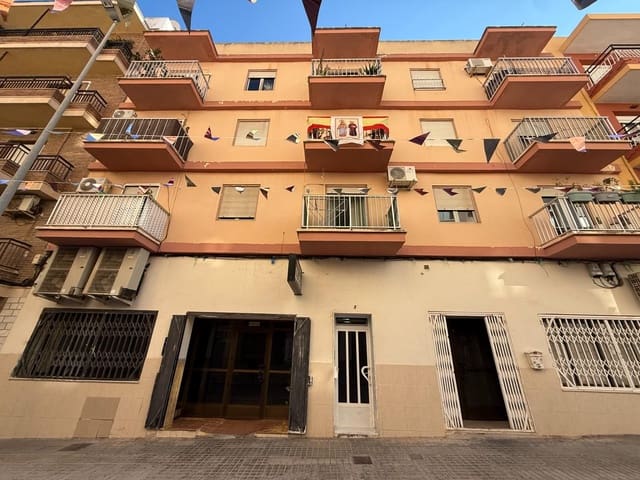 4 makuuhuone Asunto myytävänä paikassa La Marina, Elche / Elx - 120 000 € (Ref: 9502205)
