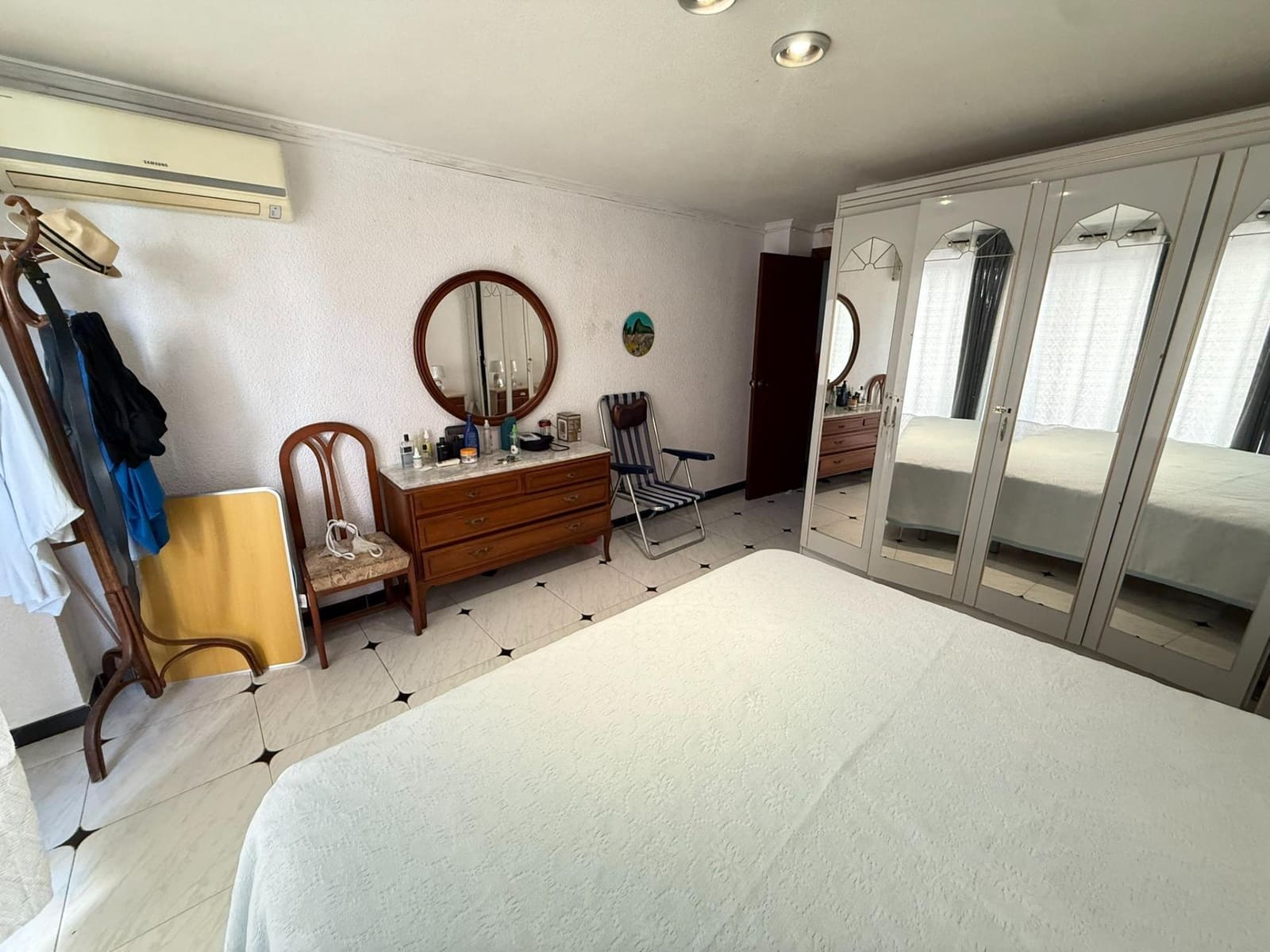 4 makuuhuone Asunto myytävänä paikassa La Marina - 120 000 € (Ref: 9502205)