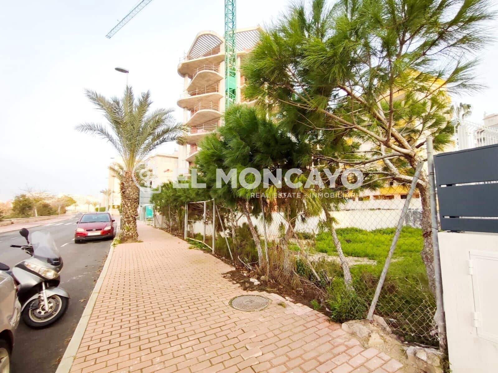 Działka budowlana na sprzedaż w Guardamar del Segura - 420 000 € (Ref: 9518843)