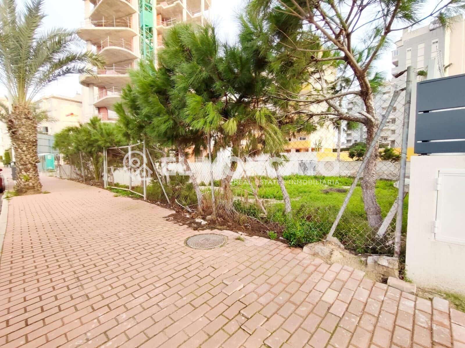 Działka budowlana na sprzedaż w Guardamar del Segura - 420 000 € (Ref: 9518843)