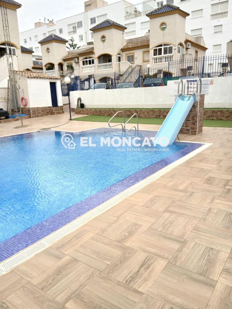 2 makuuhuone Rivitalo myytävänä paikassa Guardamar del Segura mukana uima-altaan - 189 900 € (Ref: 9565092)