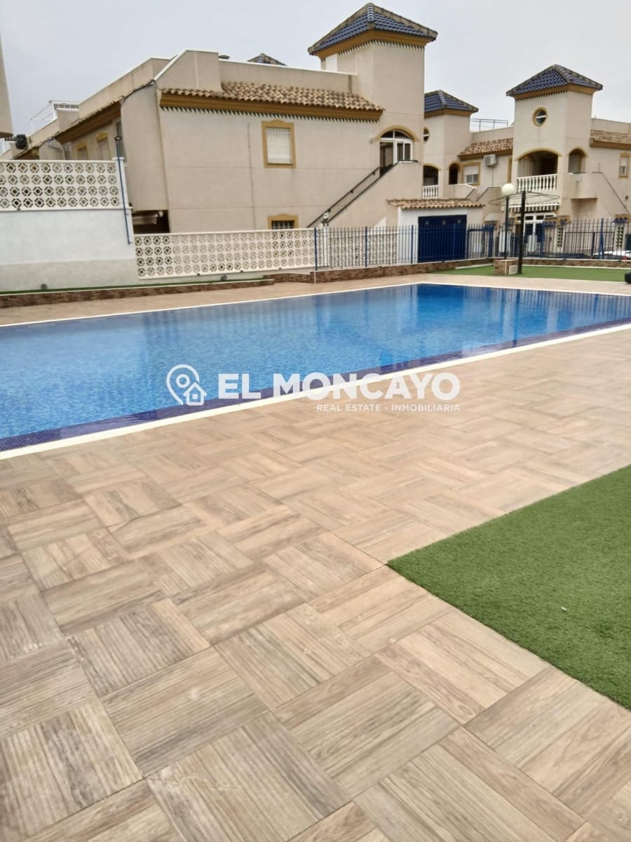 2 makuuhuone Rivitalo myytävänä paikassa Guardamar del Segura mukana uima-altaan - 189 900 € (Ref: 9565092)