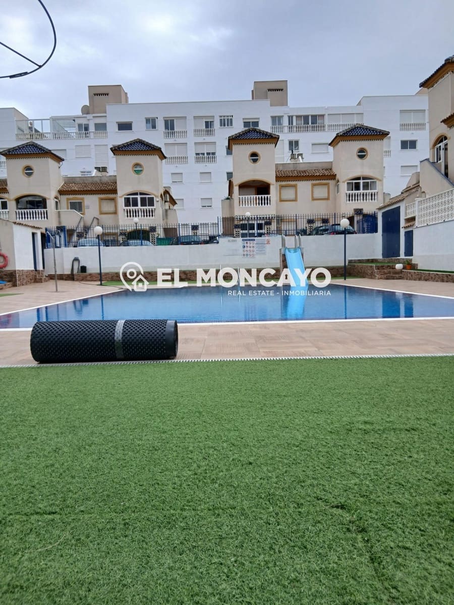 2 makuuhuone Rivitalo myytävänä paikassa Guardamar del Segura mukana uima-altaan - 189 900 € (Ref: 9565092)