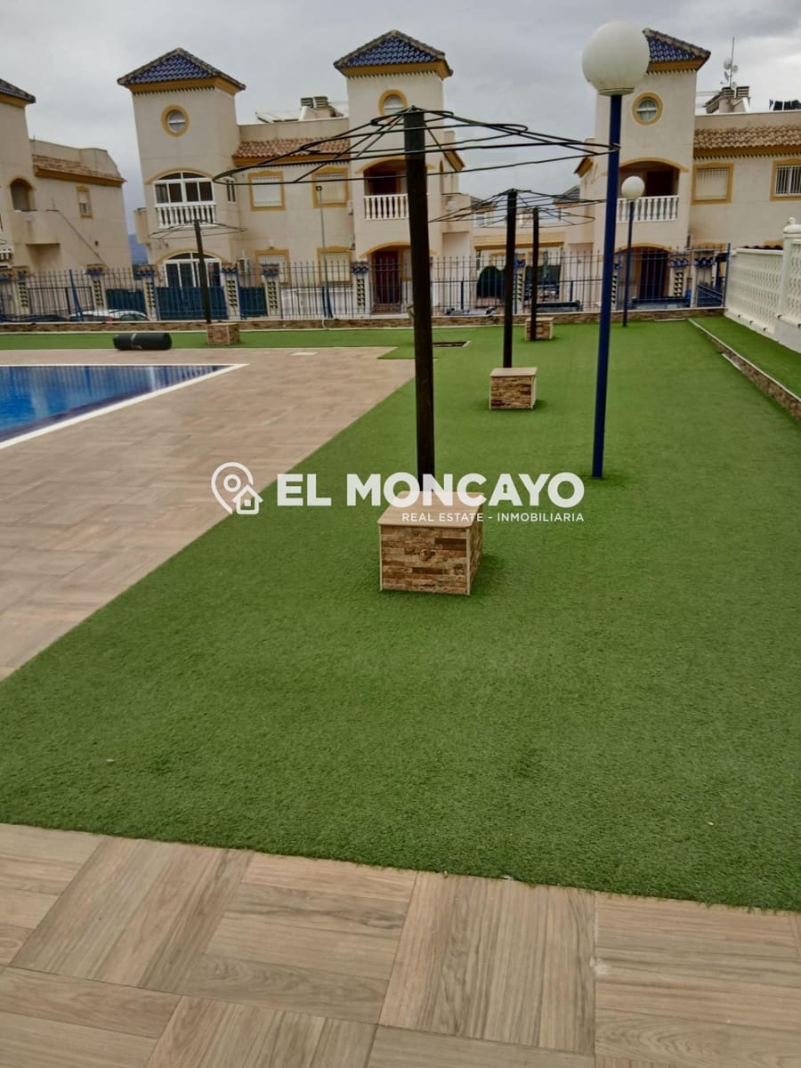 2 makuuhuone Rivitalo myytävänä paikassa Guardamar del Segura mukana uima-altaan - 189 900 € (Ref: 9565092)