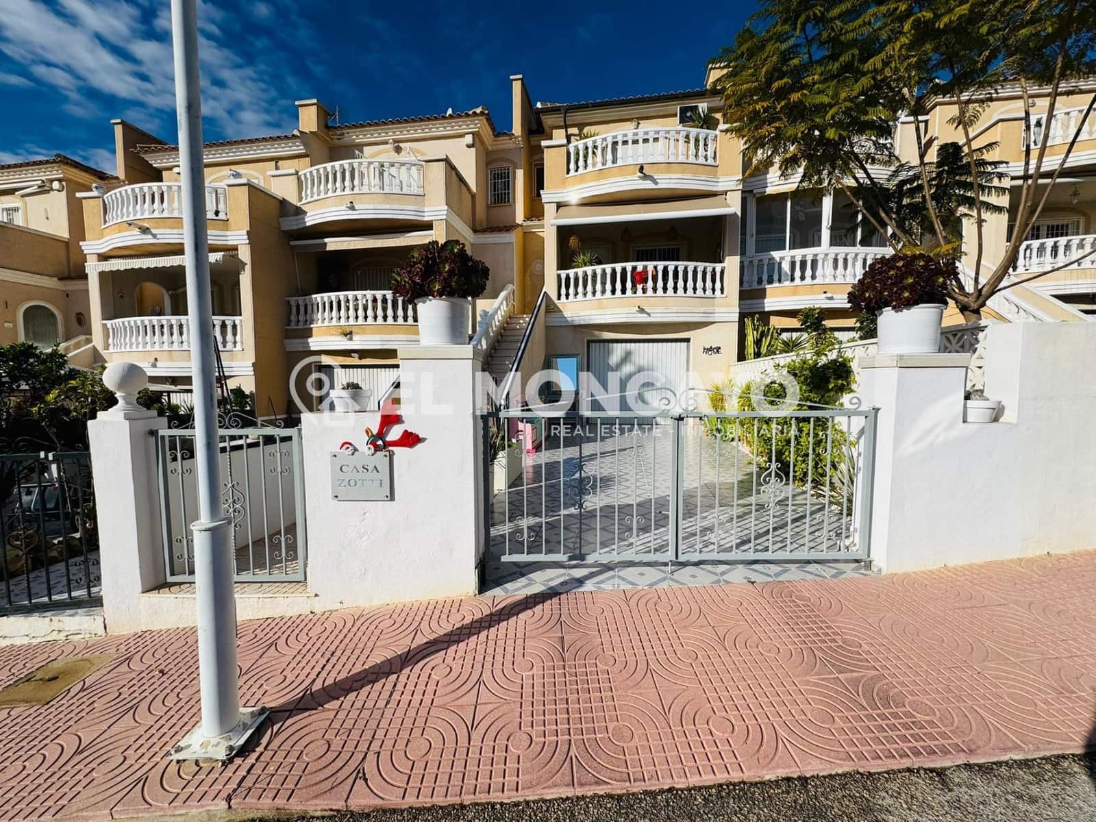 3 makuuhuone Rivitalo myytävänä paikassa Dona Pepa mukana uima-altaan 
autotalli - 259 000 € (Ref: 9583467)