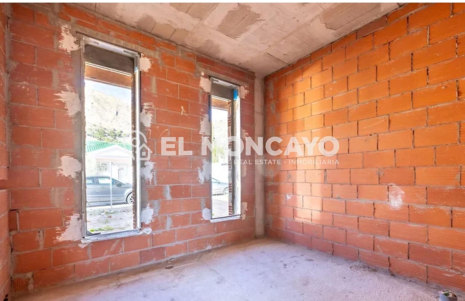 Chalet de 4 habitaciones en Orihuela en venta con garaje - 439.900 € (Ref: 9586366)