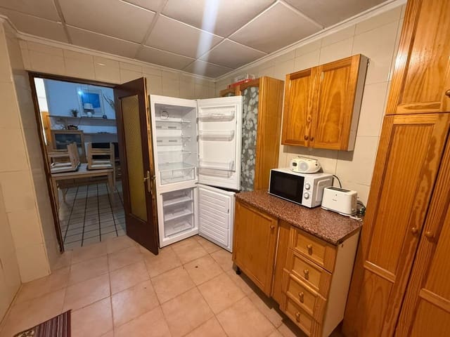 4 bedroom Villa for sale in Rojales - € 116,000 (Ref: 9586369)