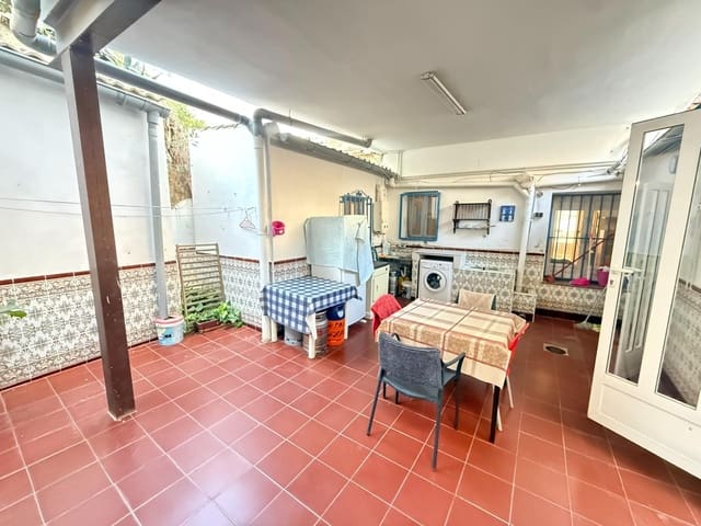 4 bedroom Villa for sale in Rojales - € 116,000 (Ref: 9586369)