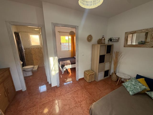 4 bedroom Villa for sale in Rojales - € 116,000 (Ref: 9586369)
