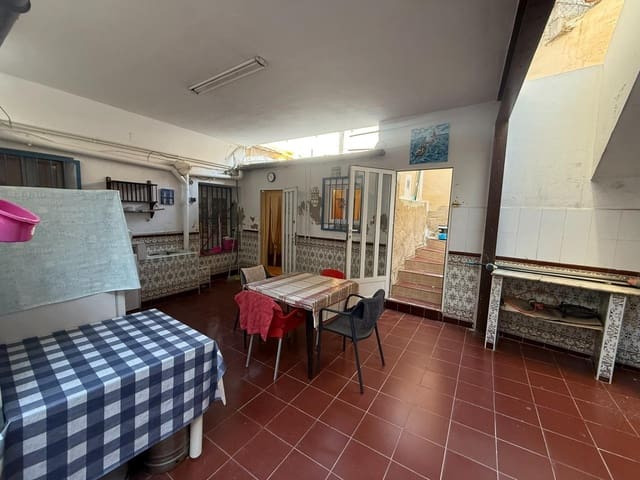 4 bedroom Villa for sale in Rojales - € 116,000 (Ref: 9586369)