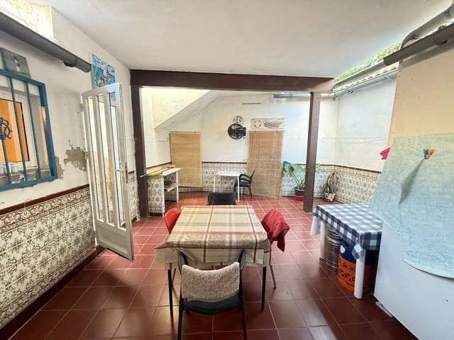 4 bedroom Villa for sale in Rojales - € 116,000 (Ref: 9586369)