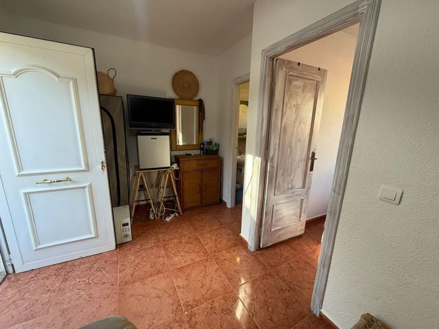 4 bedroom Villa for sale in Rojales - € 116,000 (Ref: 9586369)