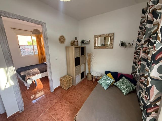 4 bedroom Villa for sale in Rojales - € 116,000 (Ref: 9586369)