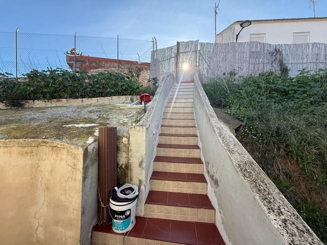 4 bedroom Villa for sale in Rojales - € 116,000 (Ref: 9586369)