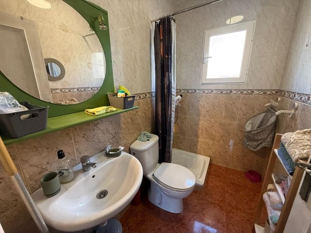 4 bedroom Villa for sale in Rojales - € 116,000 (Ref: 9586369)