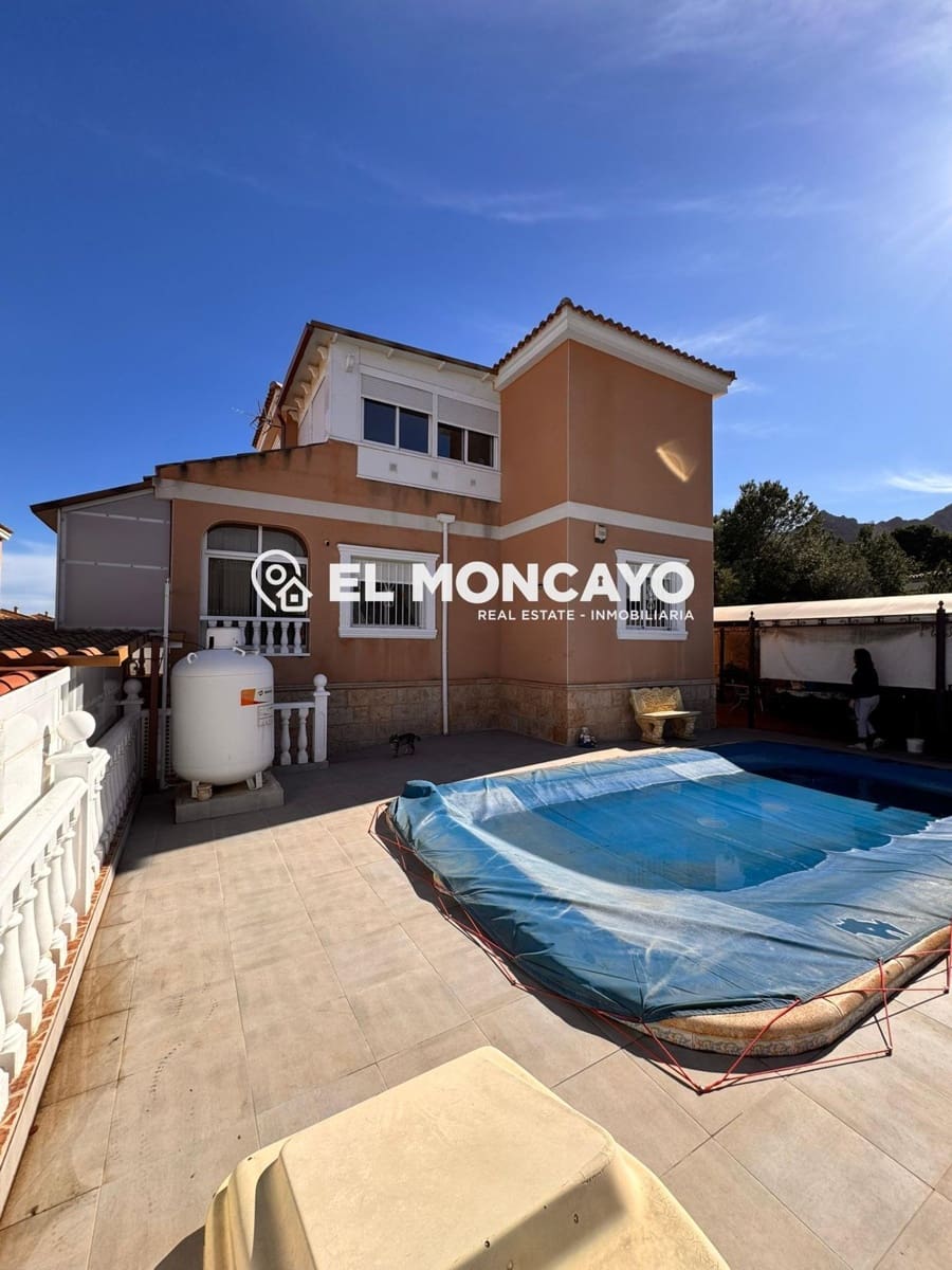 Chalet de 4 habitaciones en Cox en venta con piscina - 270.000 € (Ref: 9604913)