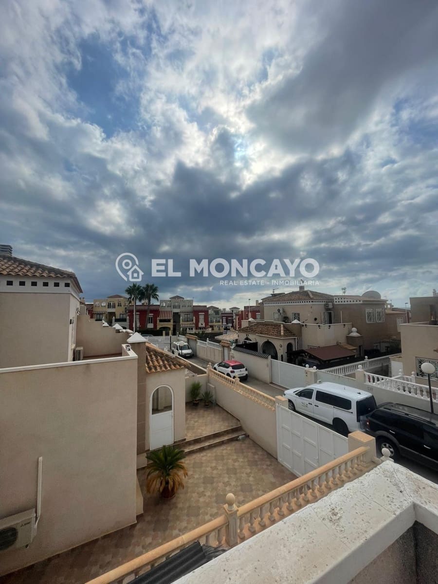 3 bedroom Villa for sale in Torrevieja with pool - € 260,000 (Ref: 9611462)