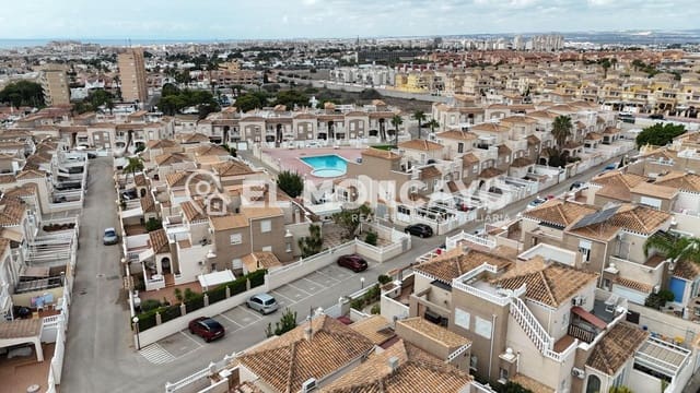 3 bedroom Villa for sale in Parque de las Naciones, Torrevieja with pool - € 260,000 (Ref: 9611462)