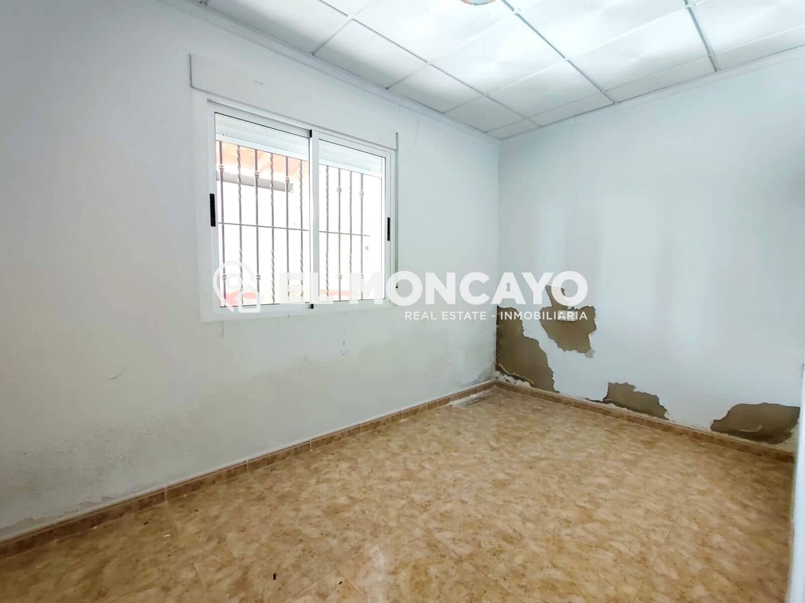 3 makuuhuone Maalaistalo myytävänä paikassa Las Bayas mukana 
autotalli - 389 000 € (Ref: 9615360)