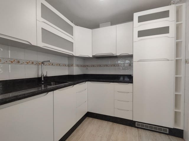 3 bedroom Semi-detached Villa for sale in Guardamar del Segura - € 370,000 (Ref: 9619152)