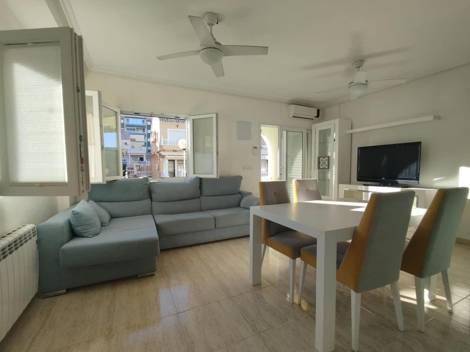 3 bedroom Semi-detached Villa for sale in Guardamar del Segura - € 370,000 (Ref: 9619152)