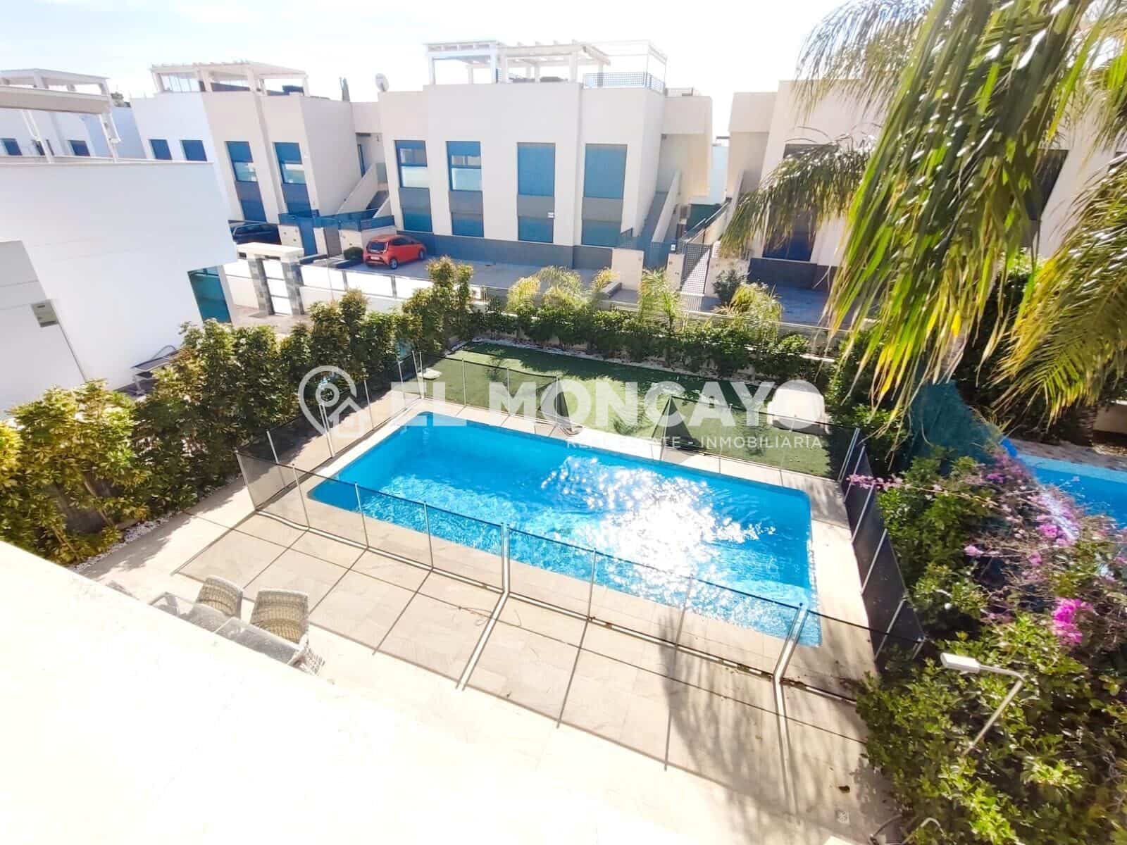 3 bedroom Villa for sale in Ciudad Quesada with pool - € 459,000 (Ref: 9625476)