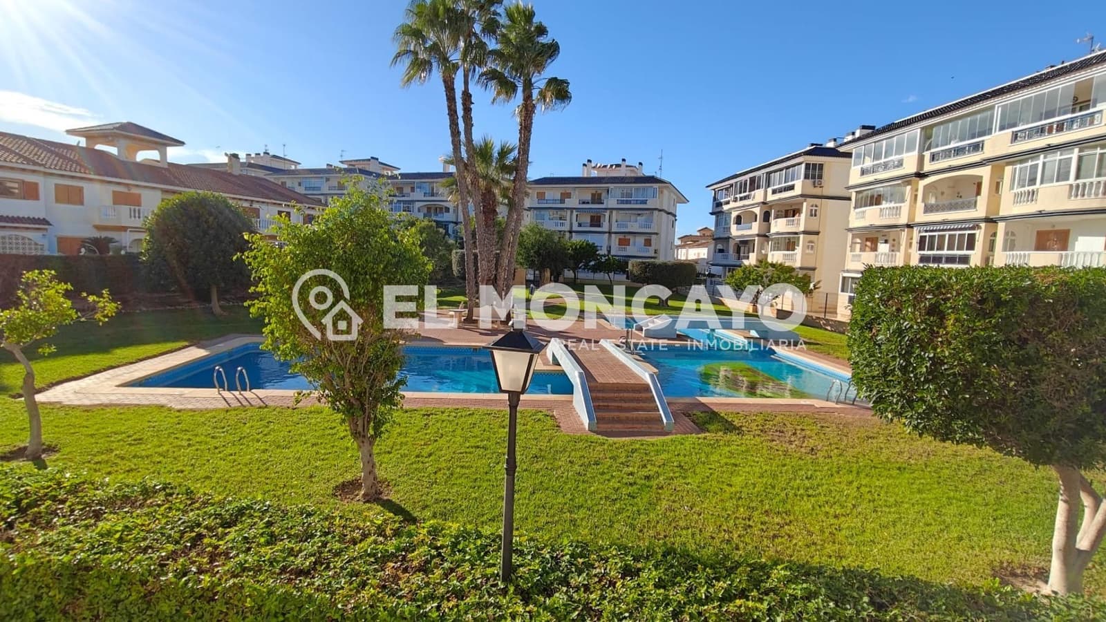 2 makuuhuone Huoneisto myytävänä paikassa Torrevieja mukana uima-altaan 
autotalli - 199 000 € (Ref: 9627428)