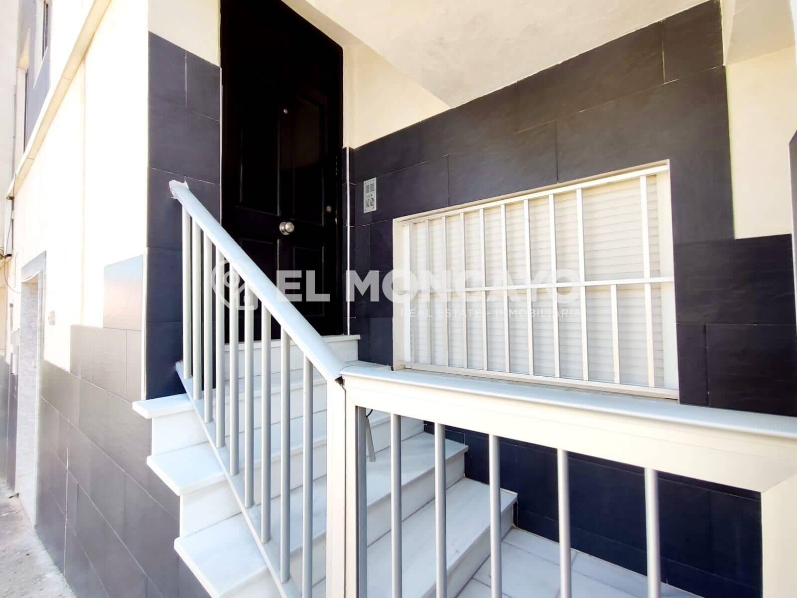 6 slaapkamer Halfvrijstaande villa te koop in Bigastro met garage - € 169.900 (Ref: 9644939)