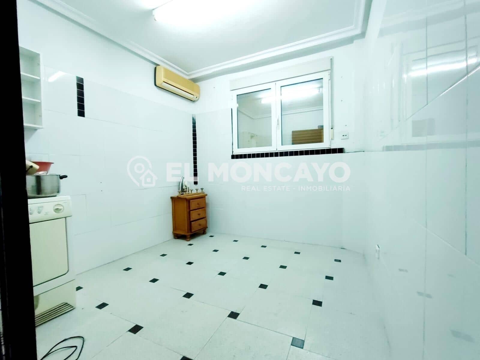 6 slaapkamer Halfvrijstaande villa te koop in Bigastro met garage - € 169.900 (Ref: 9644939)