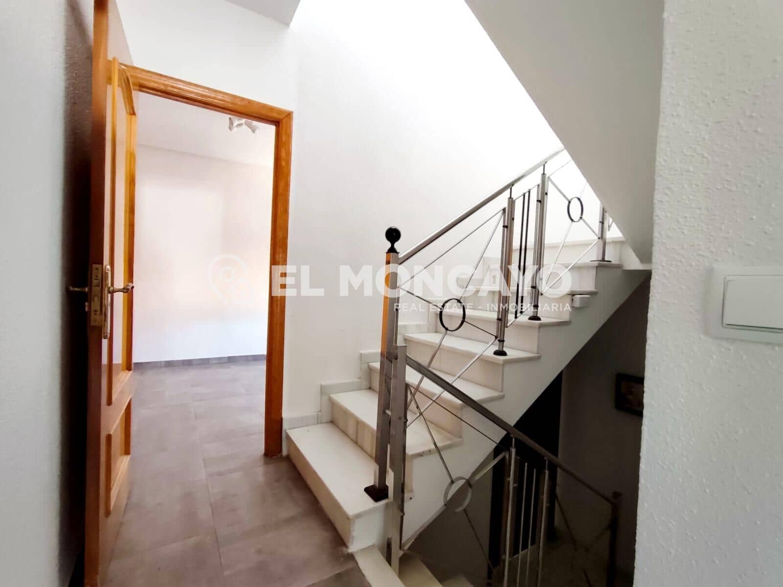 6 slaapkamer Halfvrijstaande villa te koop in Bigastro met garage - € 169.900 (Ref: 9644939)