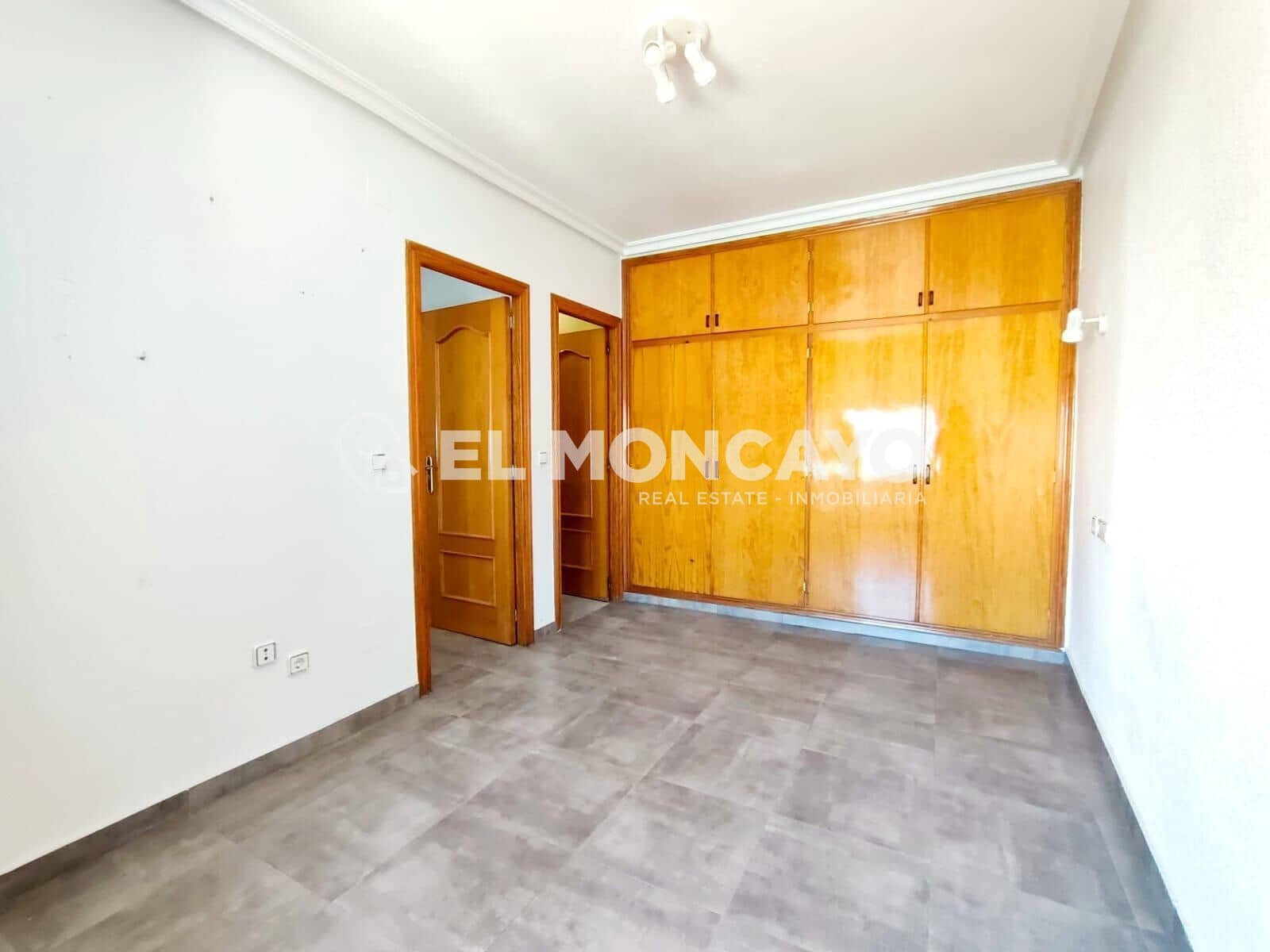 6 slaapkamer Halfvrijstaande villa te koop in Bigastro met garage - € 169.900 (Ref: 9644939)