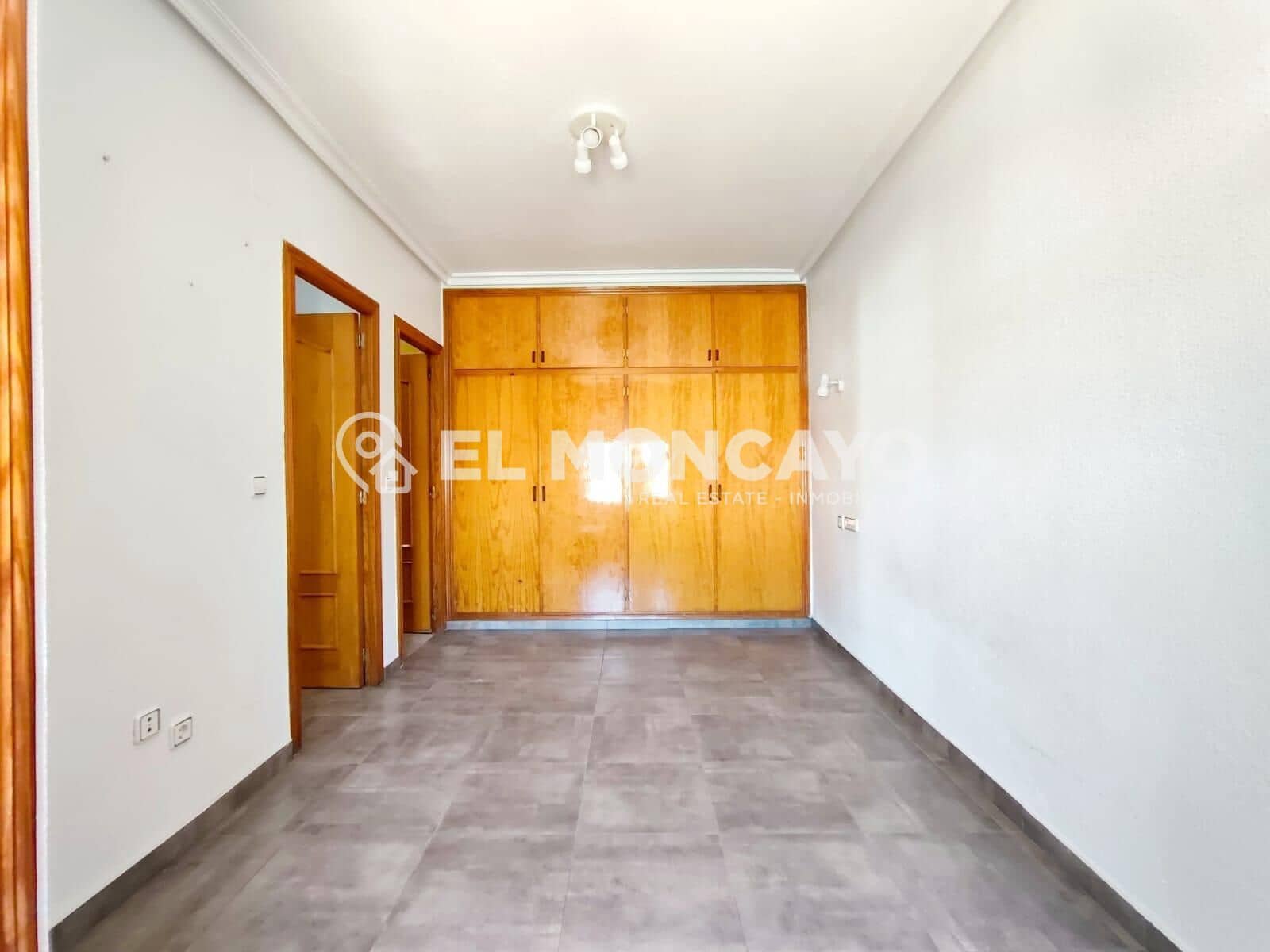 6 slaapkamer Halfvrijstaande villa te koop in Bigastro met garage - € 169.900 (Ref: 9644939)