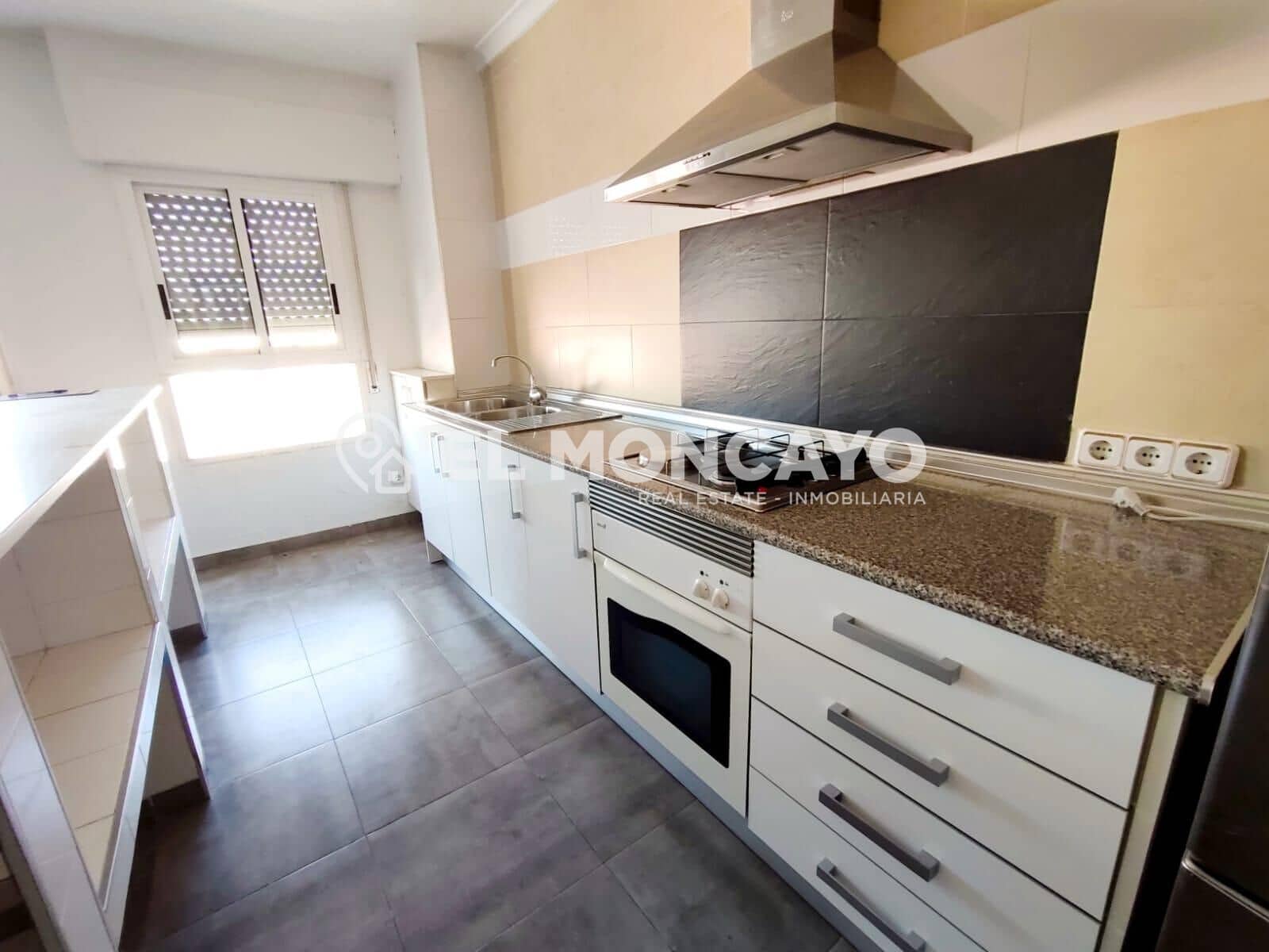 6 slaapkamer Halfvrijstaande villa te koop in Bigastro met garage - € 169.900 (Ref: 9644939)