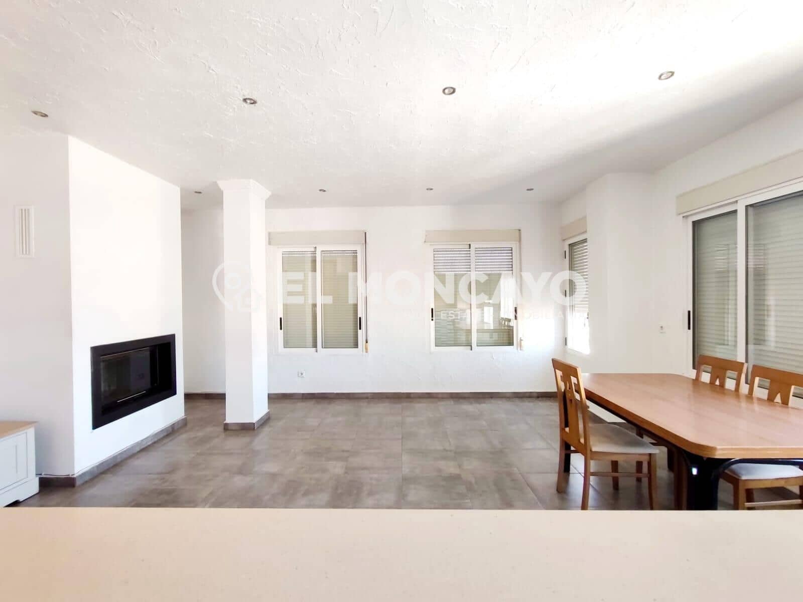 6 slaapkamer Halfvrijstaande villa te koop in Bigastro met garage - € 169.900 (Ref: 9644939)