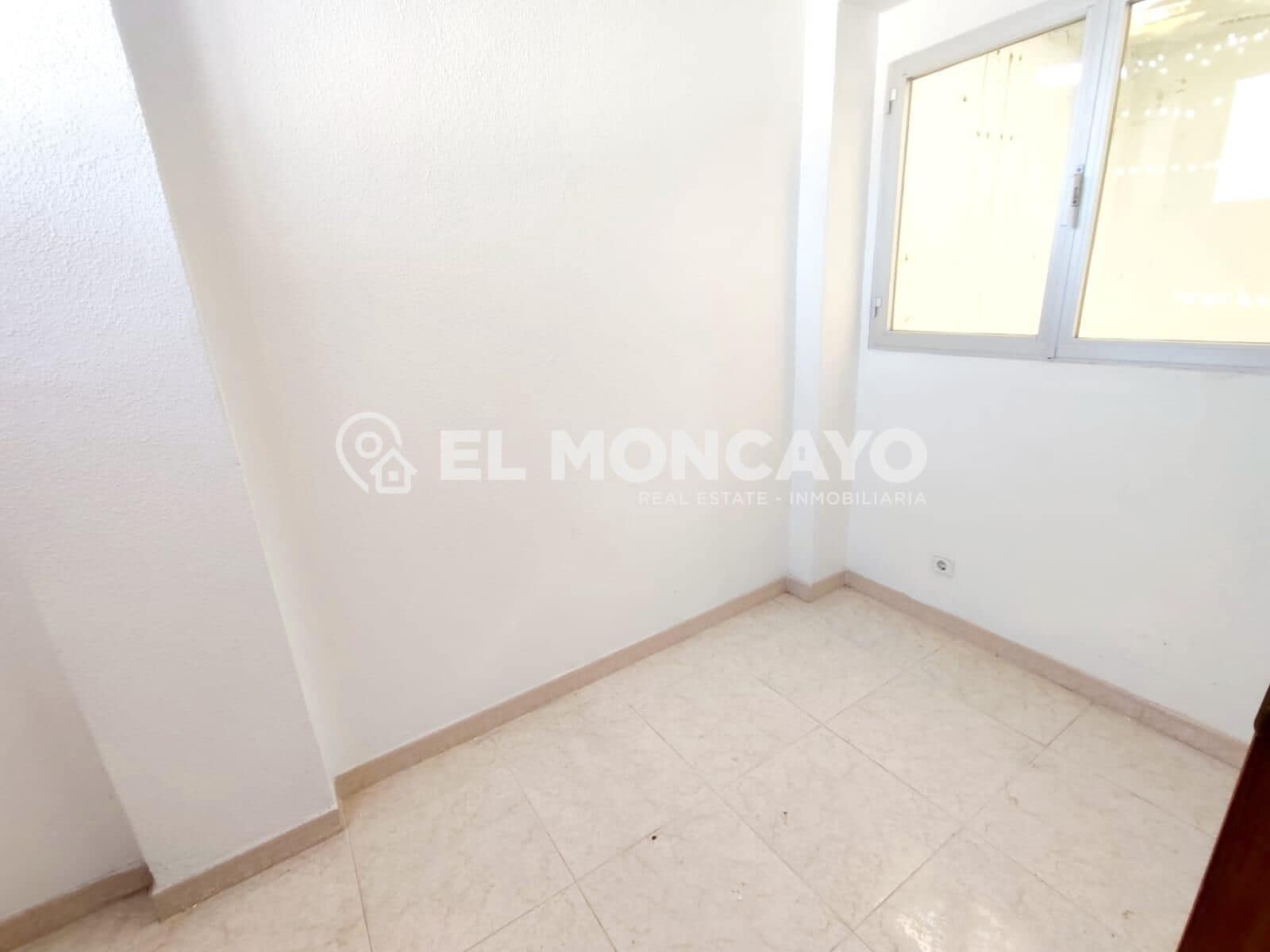 6 slaapkamer Halfvrijstaande villa te koop in Bigastro met garage - € 169.900 (Ref: 9644939)