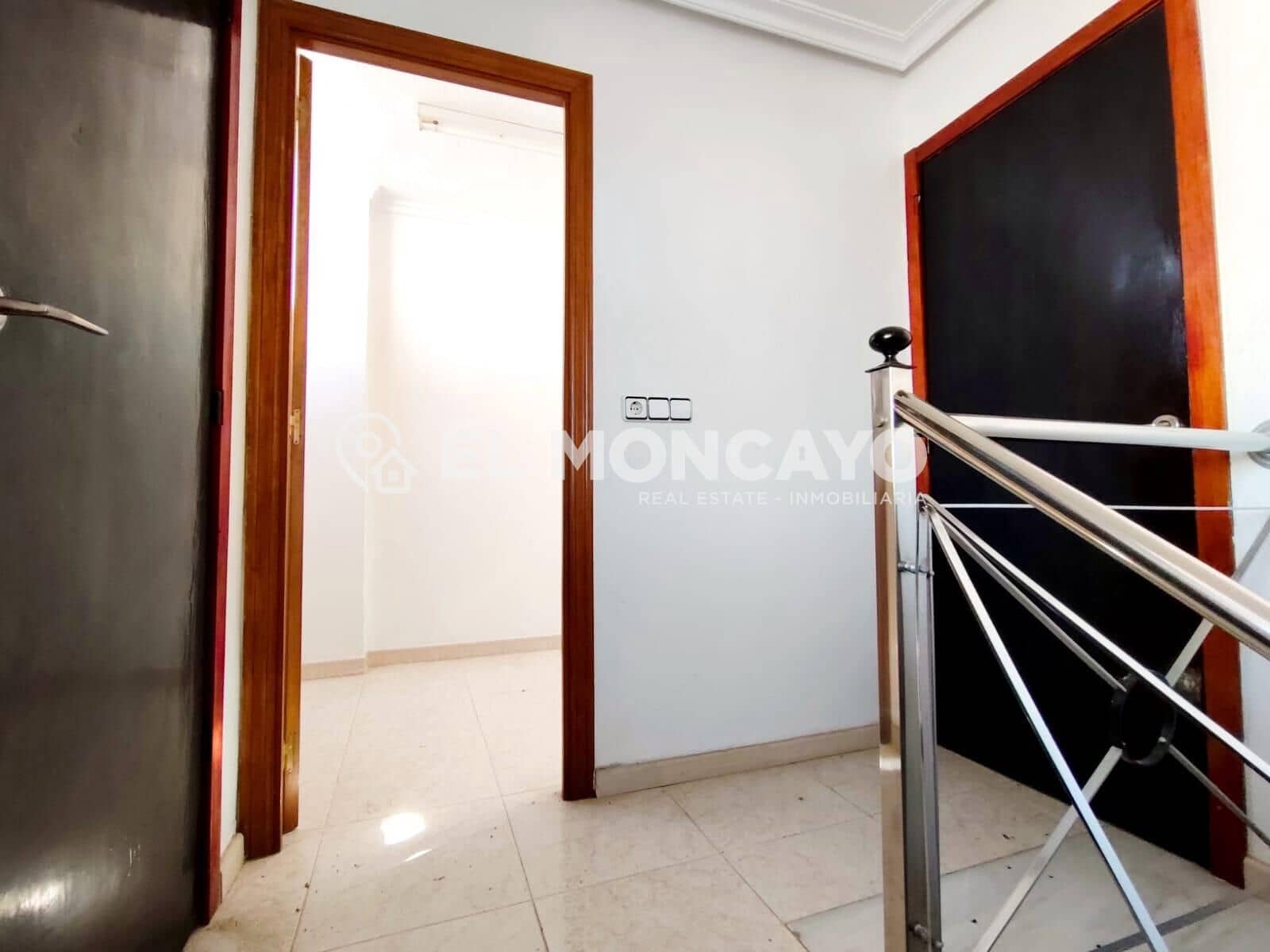 6 slaapkamer Halfvrijstaande villa te koop in Bigastro met garage - € 169.900 (Ref: 9644939)